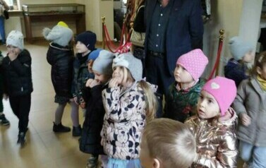        Żabki z wizytą w bibliotece i w muzeum 9