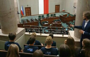 Uczestnicy projektu &bdquo;Młoda demokracja&hellip;&rdquo; w Sejmie 14