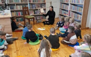 S&oacute;wki i Elfiki w bibliotece 1