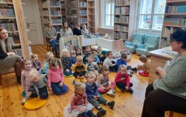 S&oacute;wki i Elfiki w bibliotece 2
