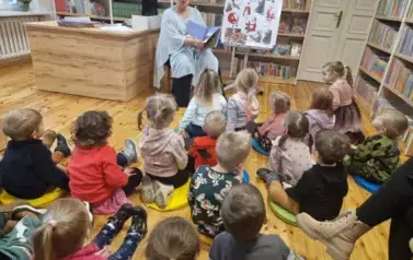Elfiki słuchają świątecznych opowieści 3