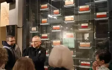  &bdquo;Zwiedzamy z biblioteką&rdquo; Muzeum Powstania Warszawskiego  25