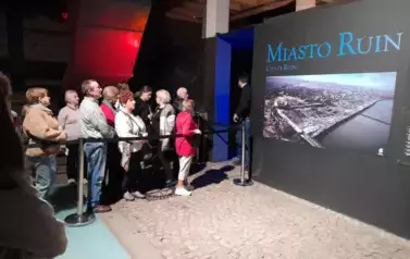   &bdquo;Zwiedzamy z biblioteką&rdquo; Muzeum Powstania Warszawskiego  48