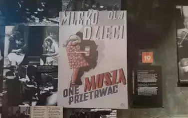   &bdquo;Zwiedzamy z biblioteką&rdquo; Muzeum Powstania Warszawskiego  52