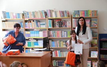 Uroczyste wręczenie dyplom&oacute;w i nagr&oacute;d lauretom konkursu plastycznego &bdquo;Wiersze Aleksandra Fredry w ilustracji dziecka&rdquo;.