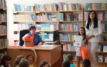 Uroczyste wręczenie dyplom&oacute;w i nagr&oacute;d lauretom konkursu plastycznego &bdquo;Wiersze Aleksandra Fredry w ilustracji dziecka&rdquo;.