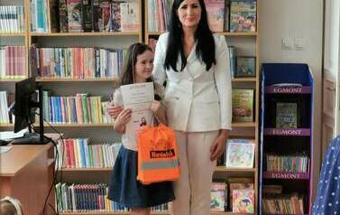 Uroczyste wręczenie dyplom&oacute;w i nagr&oacute;d lauretom konkursu plastycznego &bdquo;Wiersze Aleksandra Fredry w ilustracji dziecka&rdquo;.