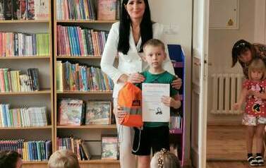 Uroczyste wręczenie dyplom&oacute;w i nagr&oacute;d lauretom konkursu plastycznego &bdquo;Wiersze Aleksandra Fredry w ilustracji dziecka&rdquo;.