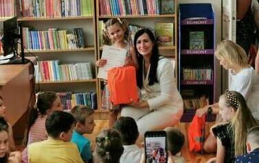 Uroczyste wręczenie dyplom&oacute;w i nagr&oacute;d lauretom konkursu plastycznego &bdquo;Wiersze Aleksandra Fredry w ilustracji dziecka&rdquo;.