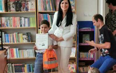 Uroczyste wręczenie dyplom&oacute;w i nagr&oacute;d lauretom konkursu plastycznego &bdquo;Wiersze Aleksandra Fredry w ilustracji dziecka&rdquo;.