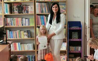 Uroczyste wręczenie dyplom&oacute;w i nagr&oacute;d lauretom konkursu plastycznego &bdquo;Wiersze Aleksandra Fredry w ilustracji dziecka&rdquo;.