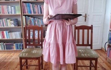 Uroczyste wręczenie dyplom&oacute;w i nagr&oacute;d lauretom konkursu plastycznego &bdquo;Wiersze Aleksandra Fredry w ilustracji dziecka&rdquo;.