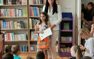 Uroczyste wręczenie dyplom&oacute;w i nagr&oacute;d lauretom konkursu plastycznego &bdquo;Wiersze Aleksandra Fredry w ilustracji dziecka&rdquo;.