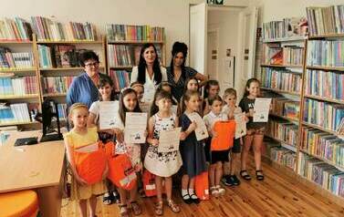 Uroczyste wręczenie dyplom&oacute;w i nagr&oacute;d lauretom konkursu plastycznego &bdquo;Wiersze Aleksandra Fredry w ilustracji dziecka&rdquo;.
