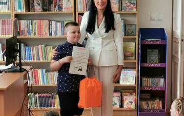 Uroczyste wręczenie dyplom&oacute;w i nagr&oacute;d lauretom konkursu plastycznego &bdquo;Wiersze Aleksandra Fredry w ilustracji dziecka&rdquo;.