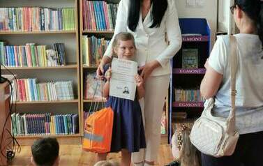 Uroczyste wręczenie dyplom&oacute;w i nagr&oacute;d lauretom konkursu plastycznego &bdquo;Wiersze Aleksandra Fredry w ilustracji dziecka&rdquo;.
