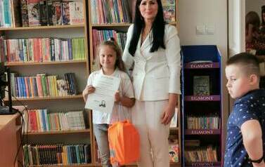 Uroczyste wręczenie dyplom&oacute;w i nagr&oacute;d lauretom konkursu plastycznego &bdquo;Wiersze Aleksandra Fredry w ilustracji dziecka&rdquo;.