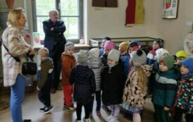        Żabki z wizytą w bibliotece i w muzeum 1