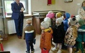        Żabki z wizytą w bibliotece i w muzeum 2