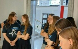 Uczestnicy projektu &bdquo;Młoda demokracja&hellip;&rdquo; w Sejmie 5
