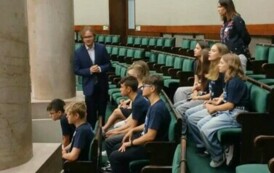 Uczestnicy projektu &bdquo;Młoda demokracja&hellip;&rdquo; w Sejmie 13