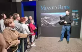   &bdquo;Zwiedzamy z biblioteką&rdquo; Muzeum Powstania Warszawskiego  47