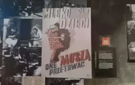   &bdquo;Zwiedzamy z biblioteką&rdquo; Muzeum Powstania Warszawskiego  52