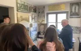 Si&oacute;dmoklasiści w muzeum  5