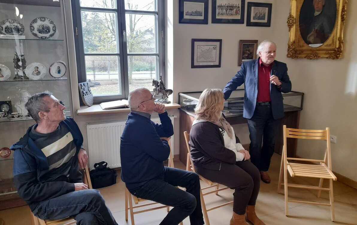 Zdjęcie do Mieszkańcy DPS zwiedzali nasze lokalne muzeum