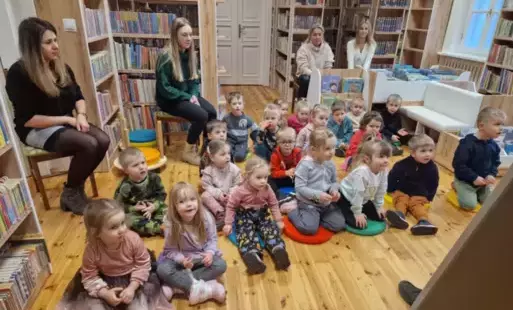 Zdjęcie do Elfiki słuchają świątecznych opowieści