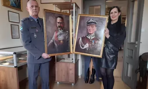 Zdjęcie do Cenne dary dla Nasielskiego Domu Edukacji i Historii