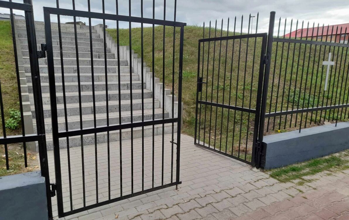 Zdjęcie do Trwa rewitalizacja cmentarza wojennego