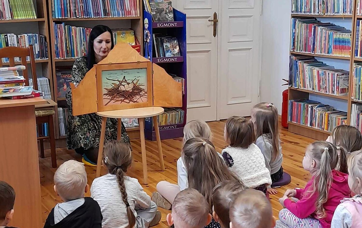 Zdjęcie do Żabki z wizytą w bibliotece i w muzeum