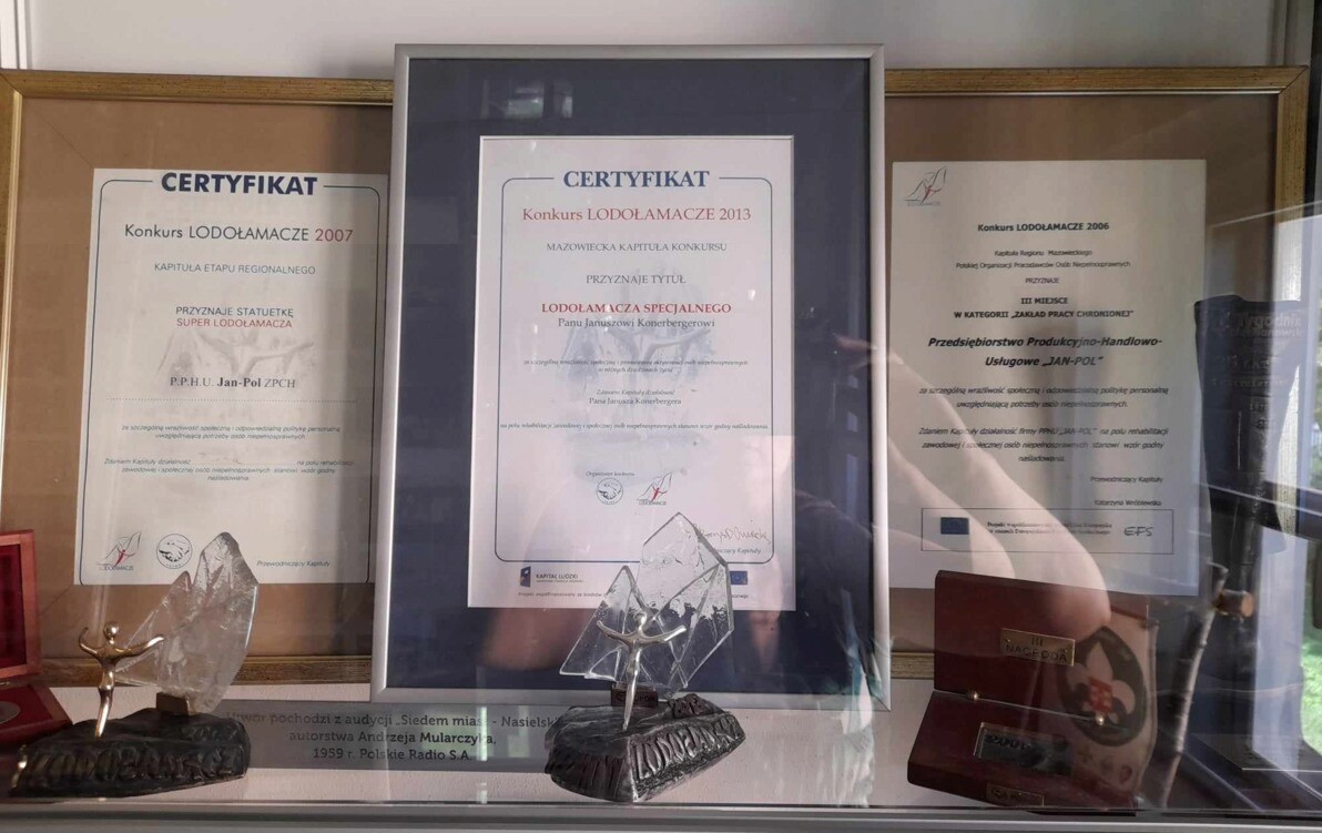 Zdjęcie do Cenne pamiątki w darze od Pana Janusza Konerbergera