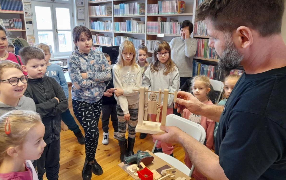 Zdjęcie do Drugi dzień ferii z biblioteką