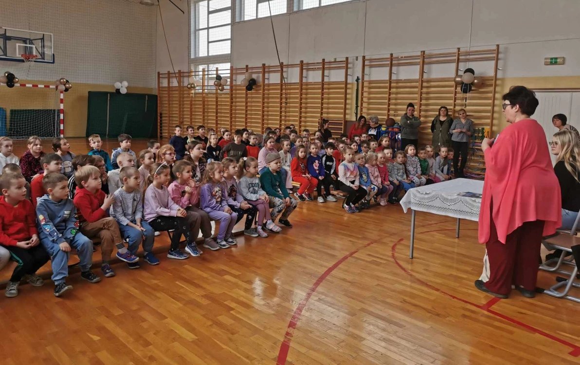 Zdjęcie do &bdquo;LUTY Z CUKIERKIEM &ndash; KSIĄZKI Z PAZUREM&rdquo;