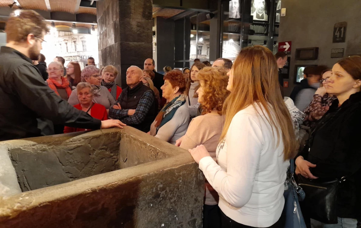 Zdjęcie do &bdquo;Zwiedzamy z biblioteką&rdquo; Muzeum Powstania Warszawskiego.