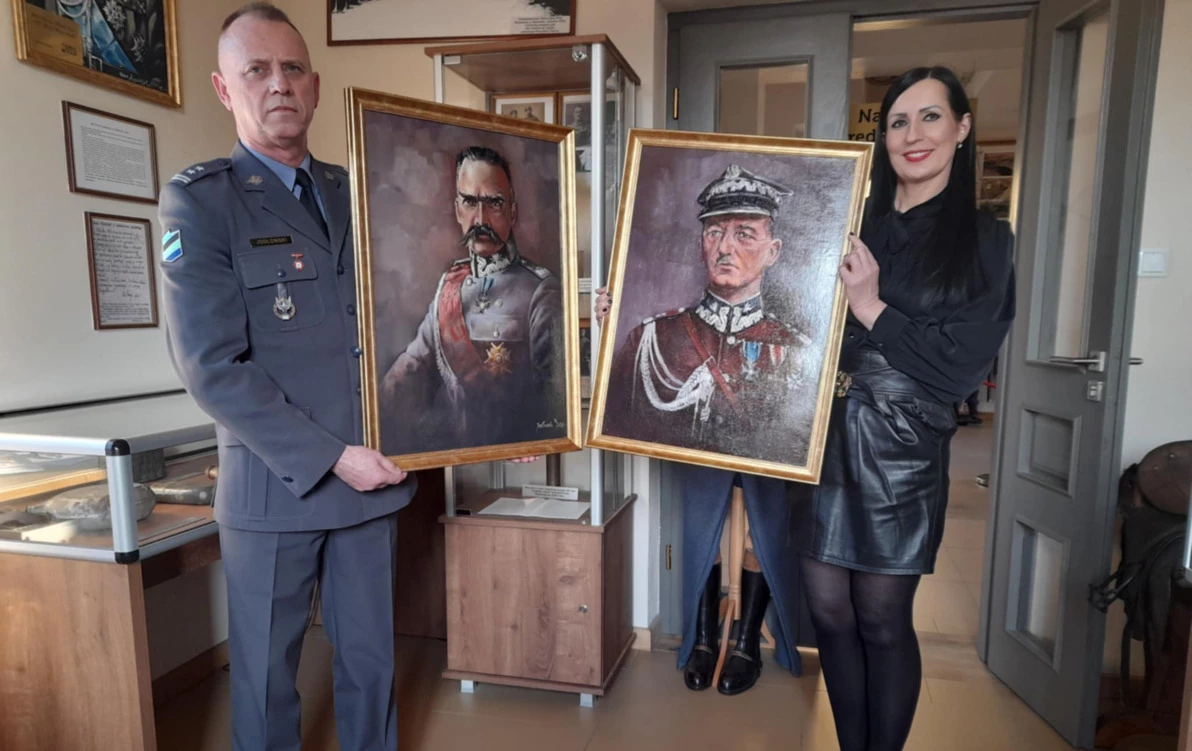 Zdjęcie do Cenne dary dla Nasielskiego Domu Edukacji i Historii