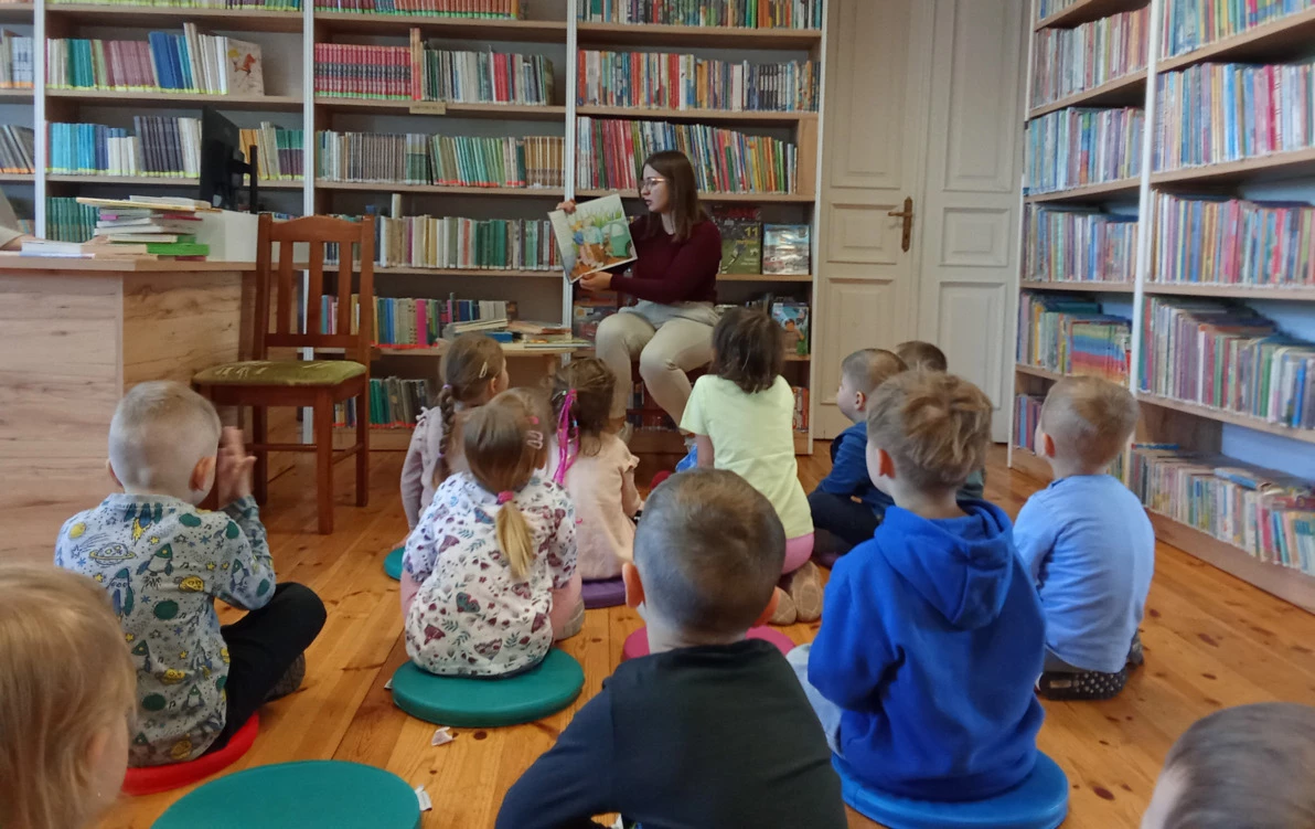 Zdjęcie do Wiewi&oacute;rki w bibliotece