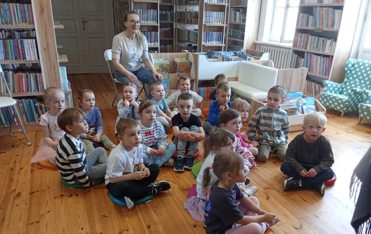 Zdjęcie do Krasnoludki w bibliotece