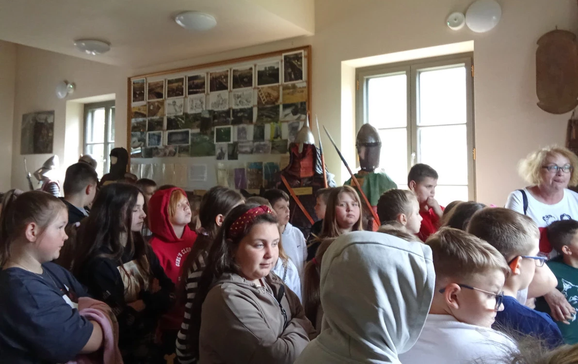 Zdjęcie do Uczniowie z Cieksyna zwiedzają muzeum