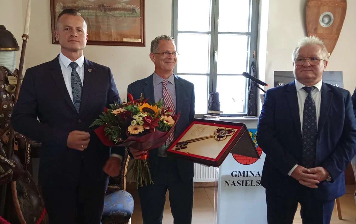 Zdjęcie do Podniosła uroczystość w Nasielskim Domu Edukacji i Historii