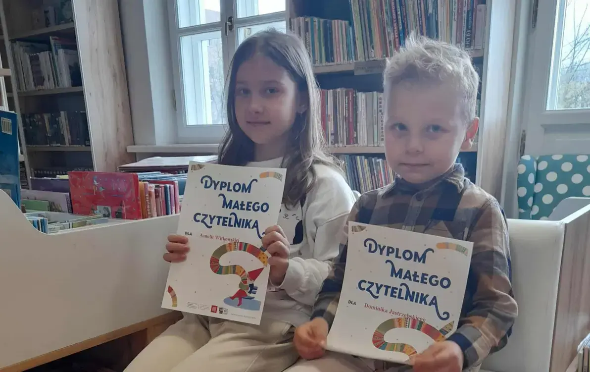 Zdjęcie do Kolejne dyplomy wręczone!