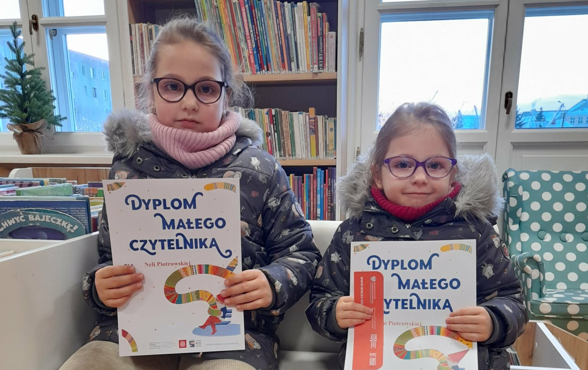 Zdjęcie do Kolejne dyplomy wręczone!