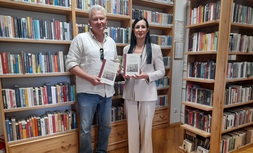 Zdjęcie do Miłośnik&oacute;w historii i dobrej prozy zapraszamy do naszej biblioteki.