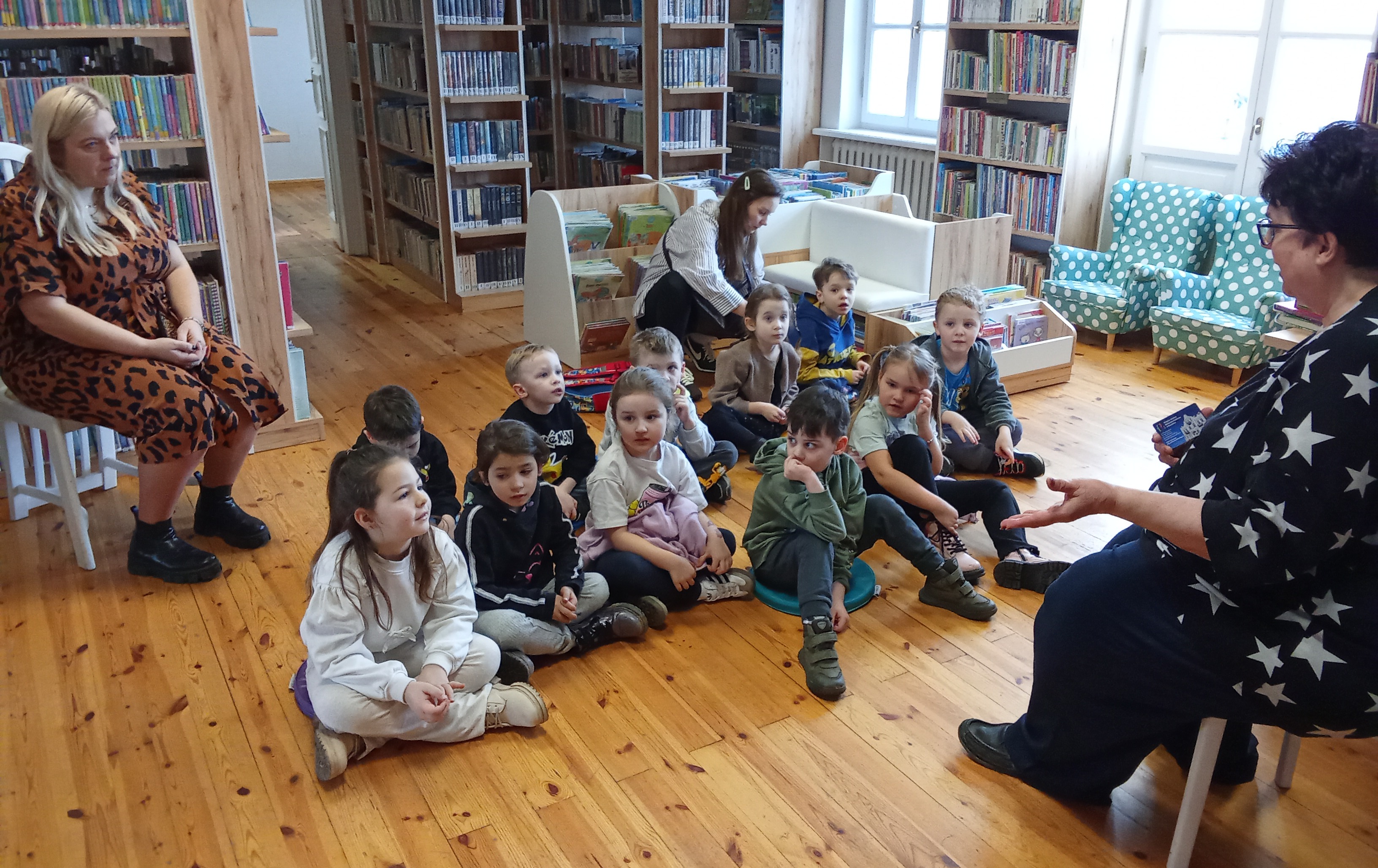 Zdjęcie do S&oacute;wki poznają bibliotekę