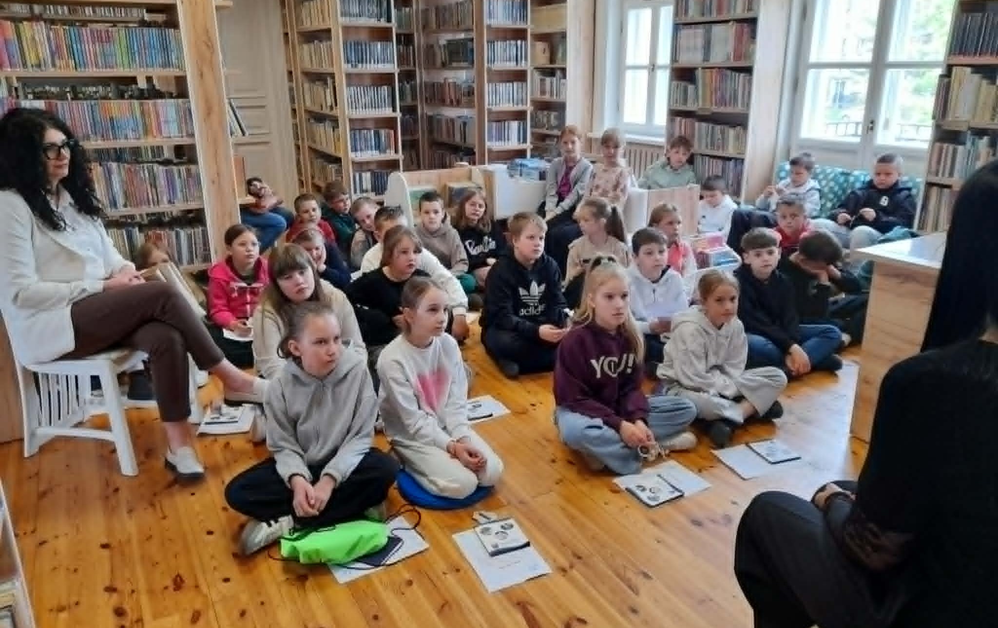 Zdjęcie do Wizyta trzecioklasist&oacute;w w ramach akcji "Nasielsk z klasą"
