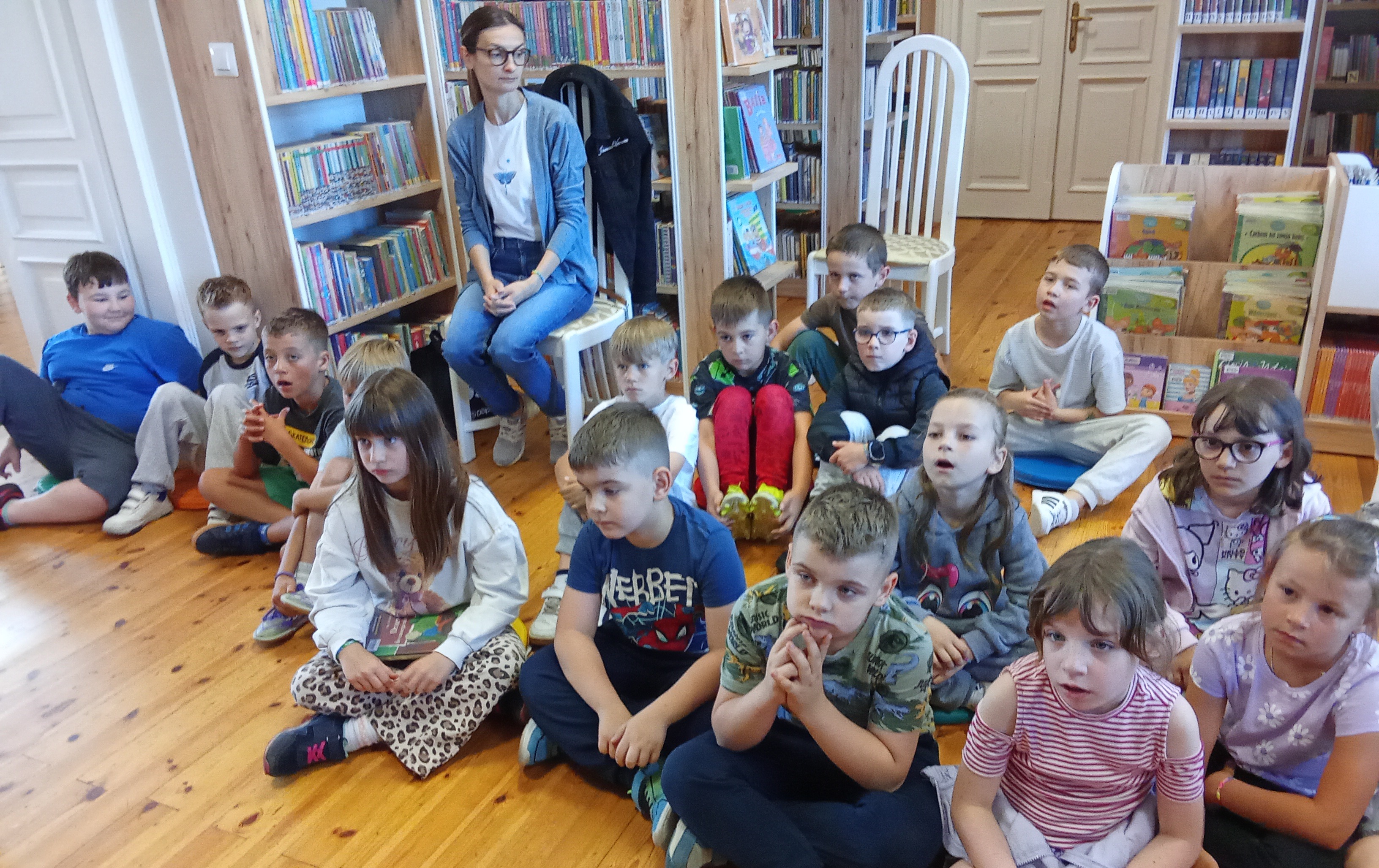 Zdjęcie do  Bezpieczne wakacje z klasą 1a w naszej bibliotece! 